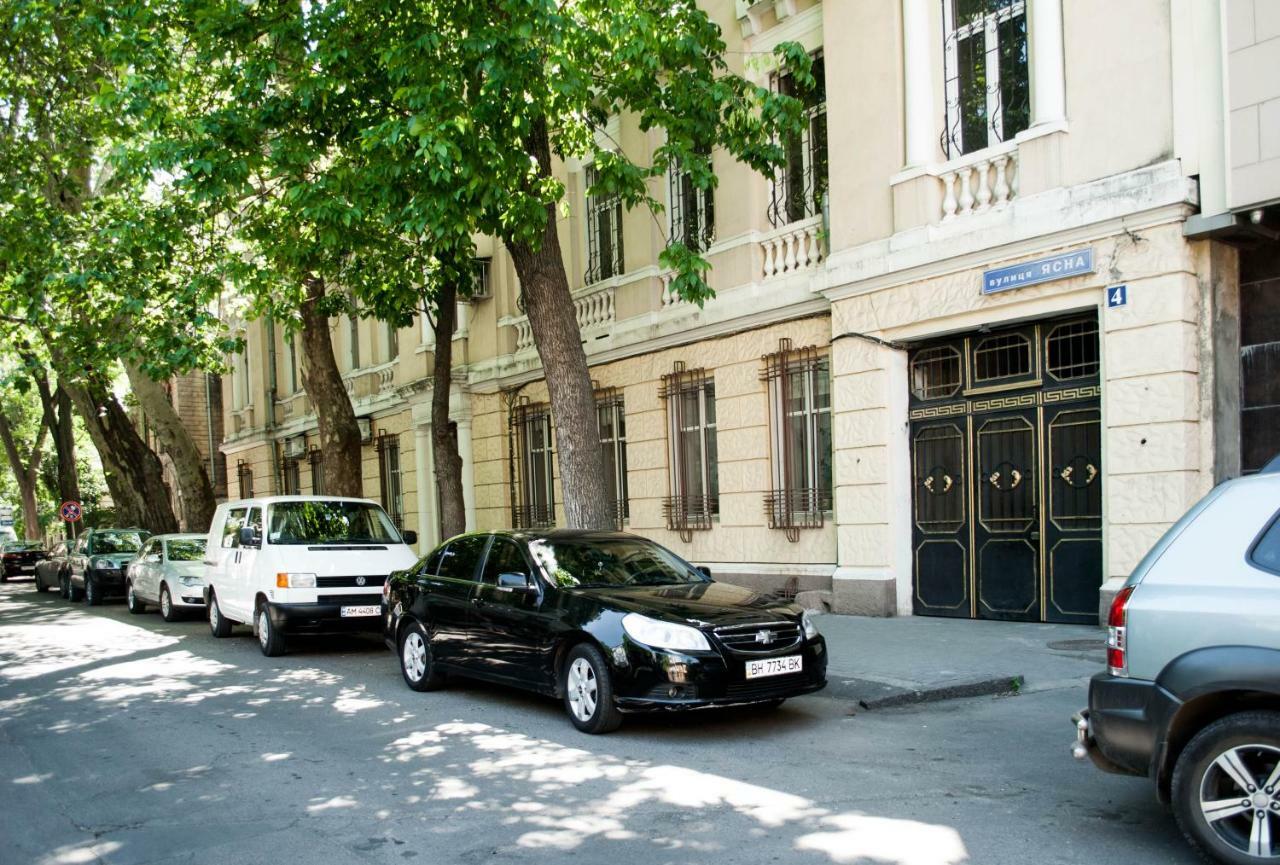 Hostel Uyutniy Dvorik Одеса Екстериор снимка